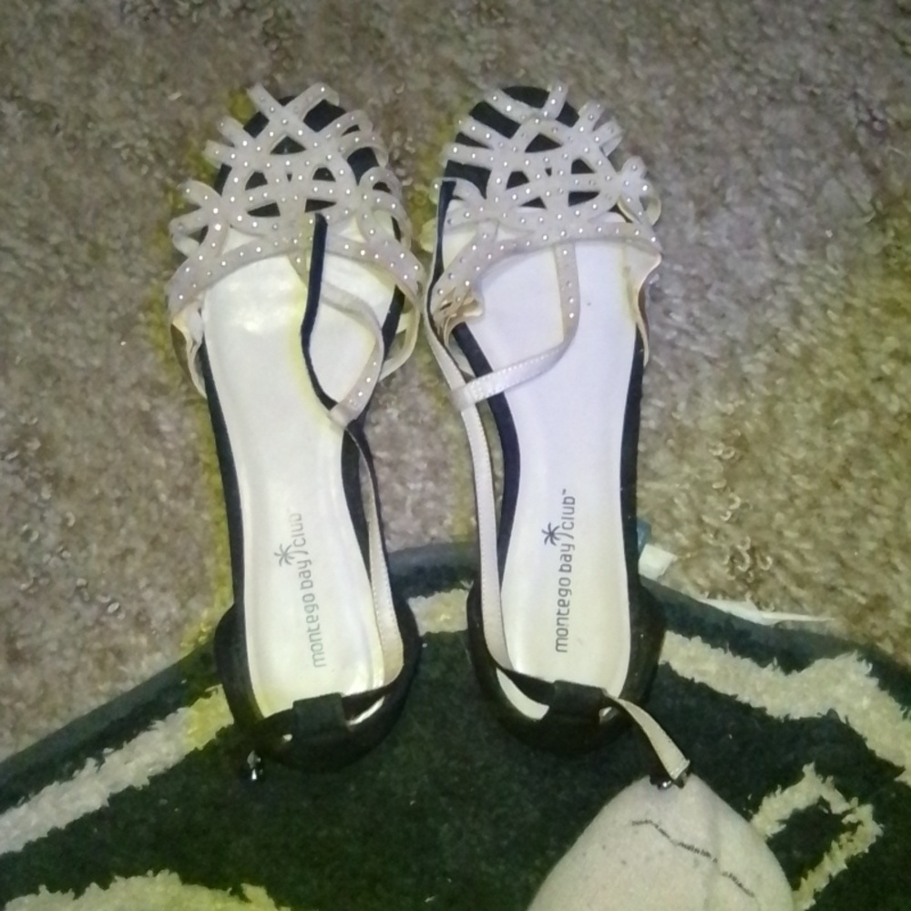 Women's sandals Montego Bay Club Size 9 Tan & Black with rhinestones
